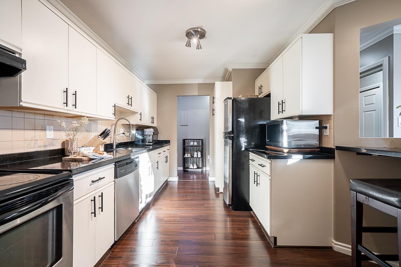 313 1830 E Southmere Crescent, Surrey, British Columbia  V4A 9C2 - Photo 5 - R3095099