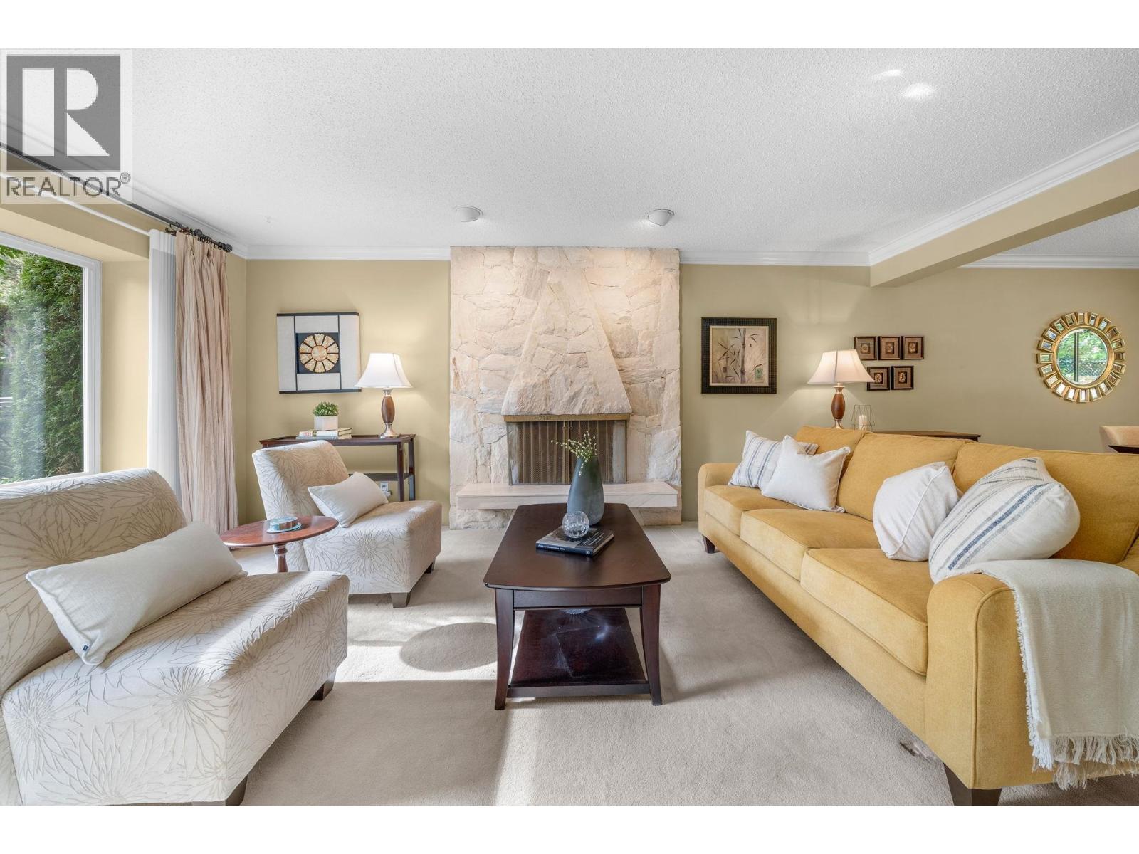 1168 Canyon Boulevard, North Vancouver, British Columbia  V7R 2K4 - Photo 2 - R3094985