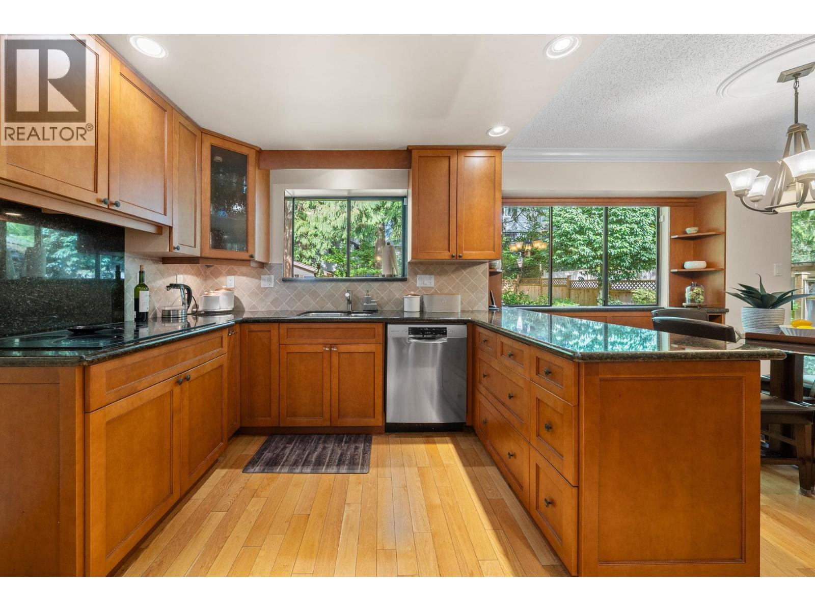 1168 Canyon Boulevard, North Vancouver, British Columbia  V7R 2K4 - Photo 11 - R3094985