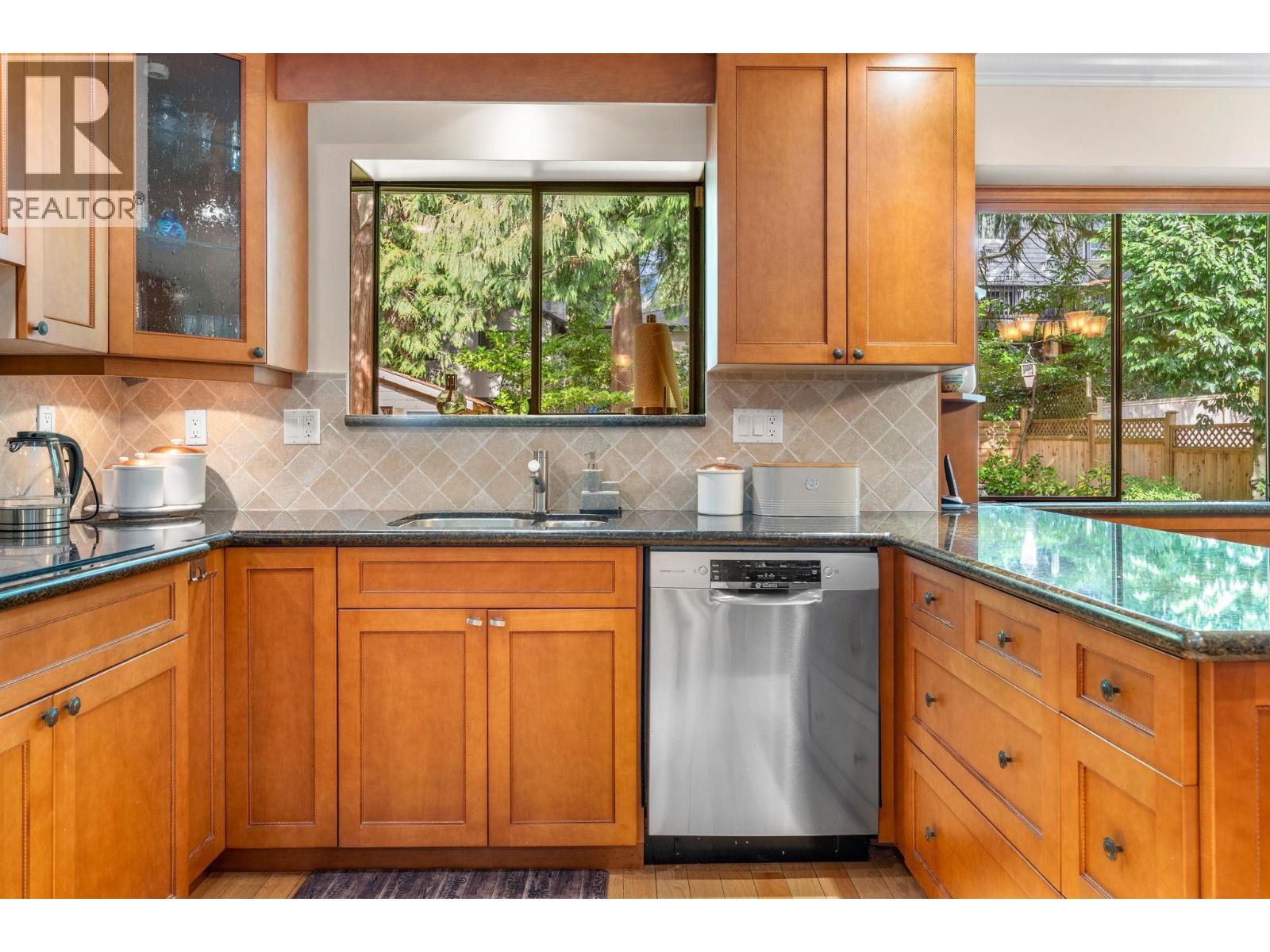 1168 Canyon Boulevard, North Vancouver, British Columbia  V7R 2K4 - Photo 10 - R3094985