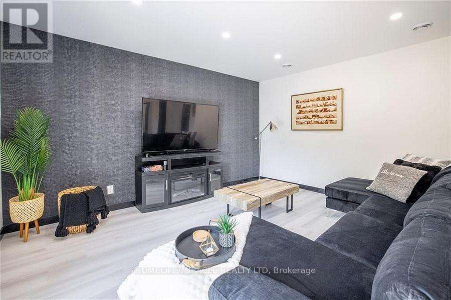 2 - 4985 Crysler Avenue, Niagara Falls, Ontario  L2E 3W6 - Photo 4 - X12836768