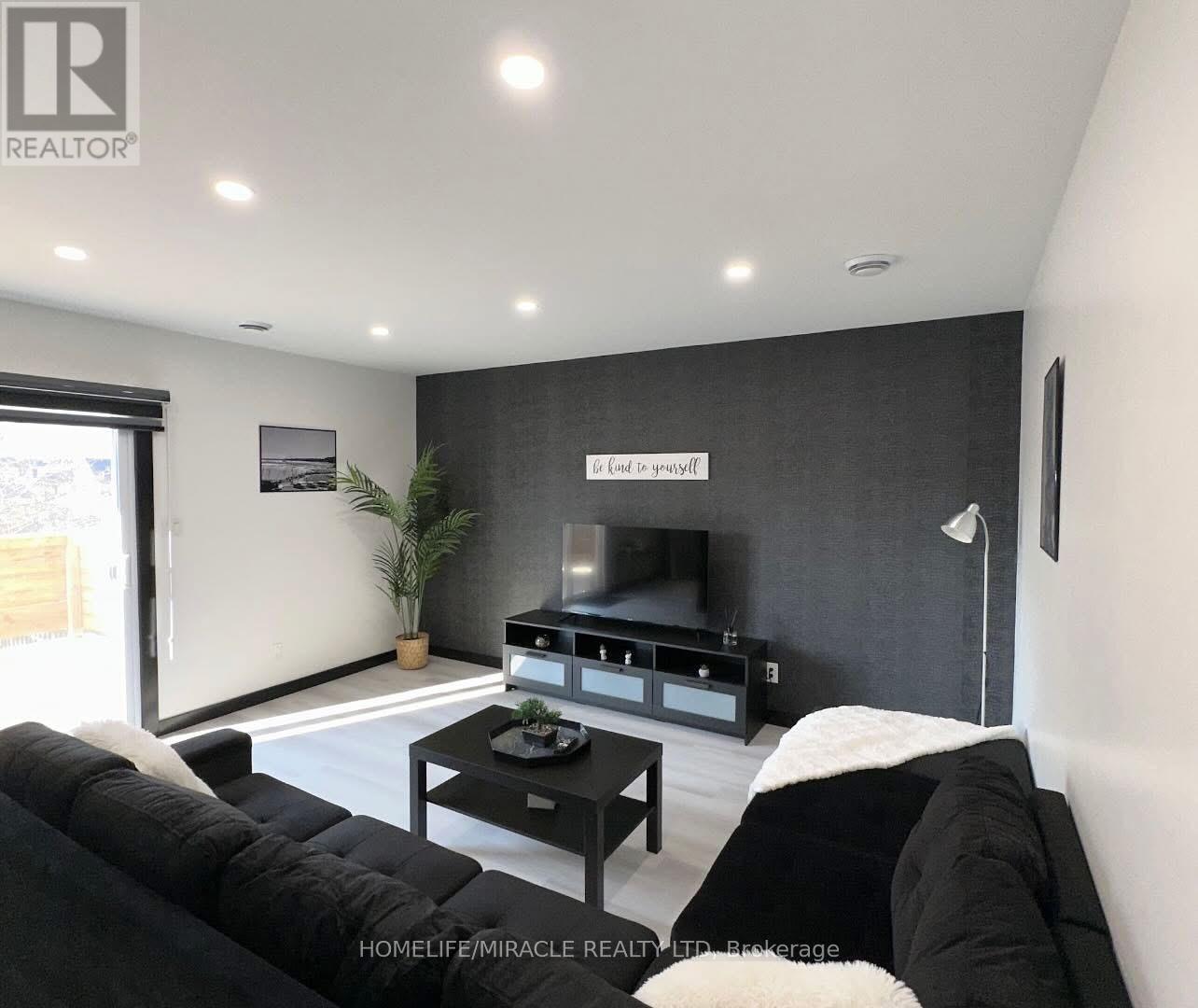 2 - 4985 Crysler Avenue, Niagara Falls, Ontario  L2E 3W6 - Photo 5 - X12836768