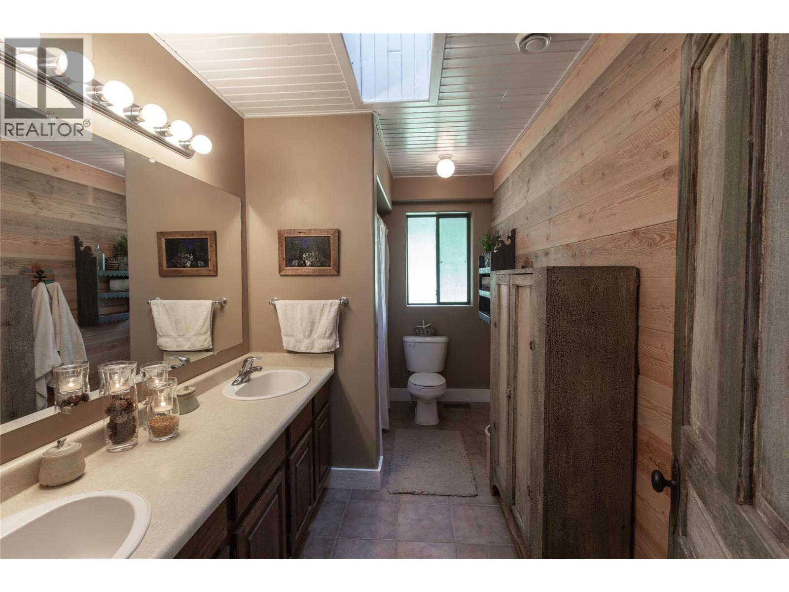 2523 Evans Road, Celista, British Columbia  V0E 1M6 - Photo 15 - 10377717