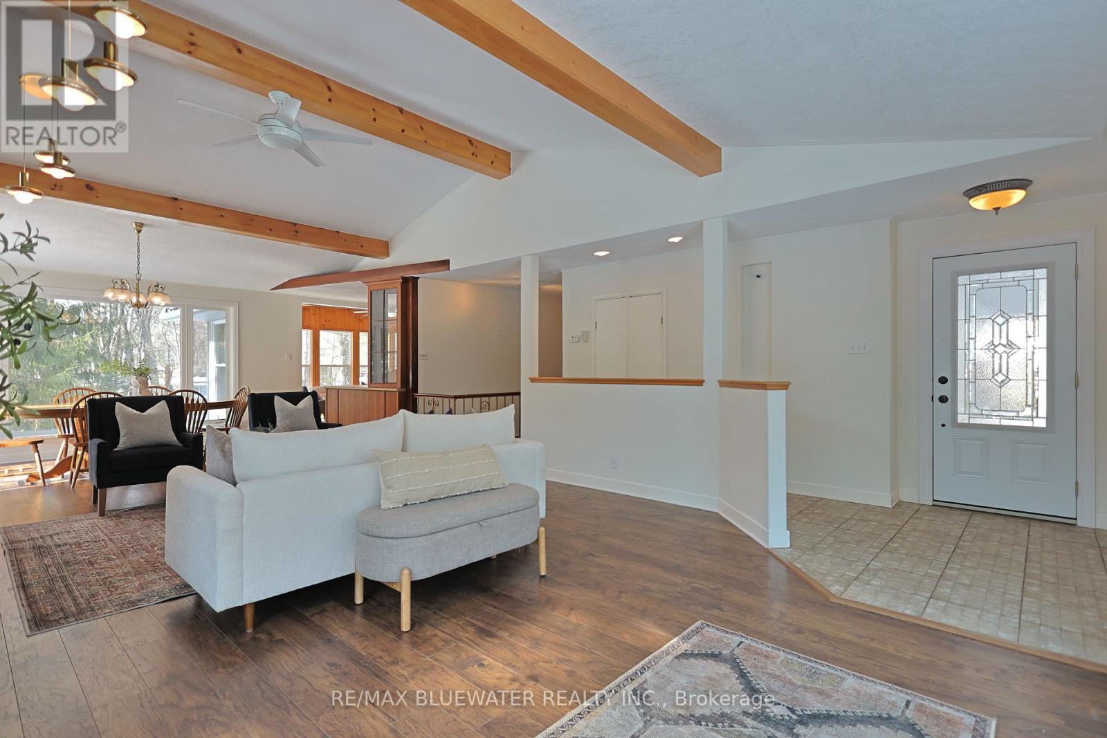 10300 Pines Parkway, Lambton Shores, Ontario  N0M 1T0 - Photo 10 - X12836838