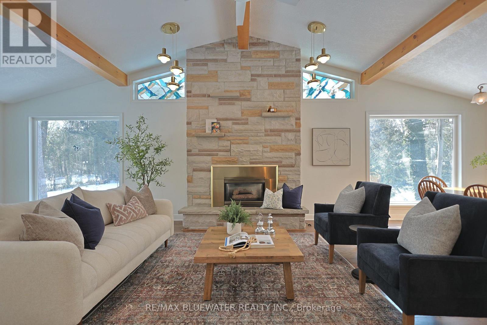 10300 Pines Parkway, Lambton Shores, Ontario  N0M 1T0 - Photo 12 - X12836838