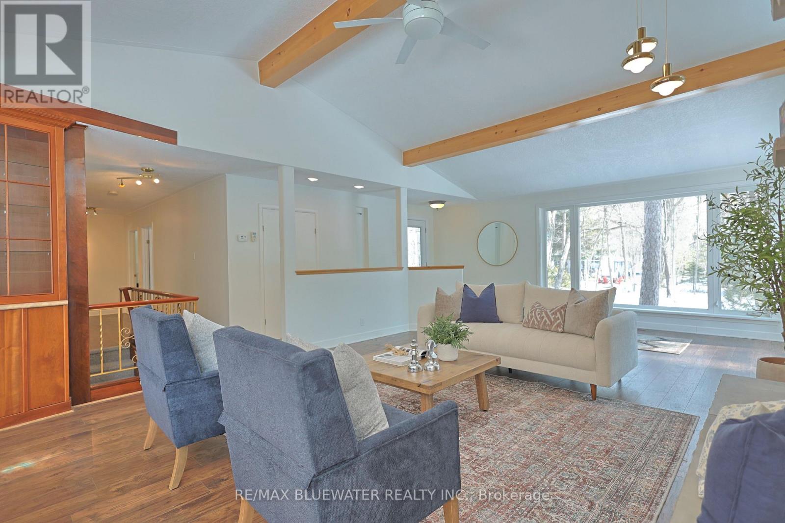 10300 Pines Parkway, Lambton Shores, Ontario  N0M 1T0 - Photo 14 - X12836838