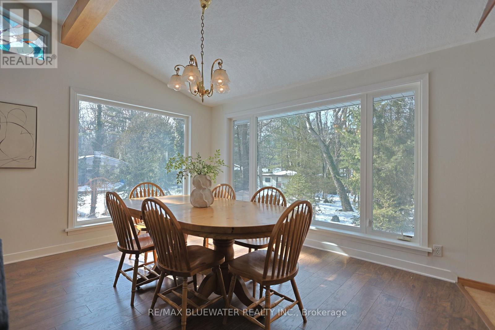 10300 Pines Parkway, Lambton Shores, Ontario  N0M 1T0 - Photo 15 - X12836838