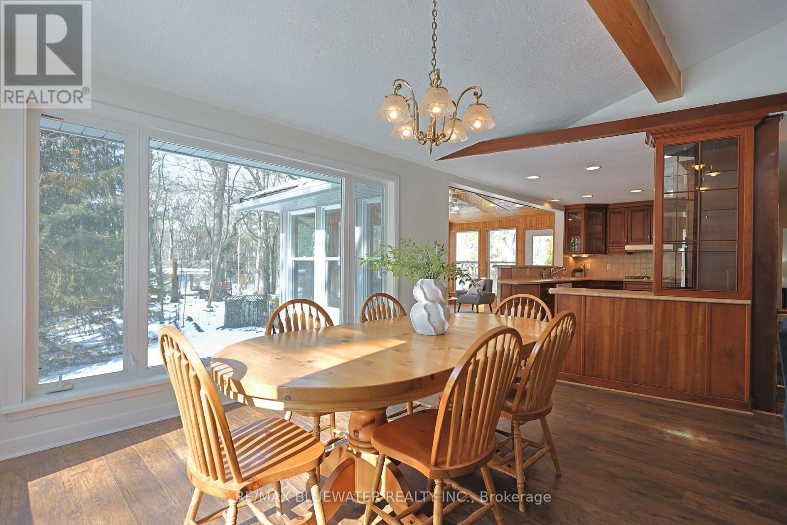 10300 Pines Parkway, Lambton Shores, Ontario  N0M 1T0 - Photo 16 - X12836838