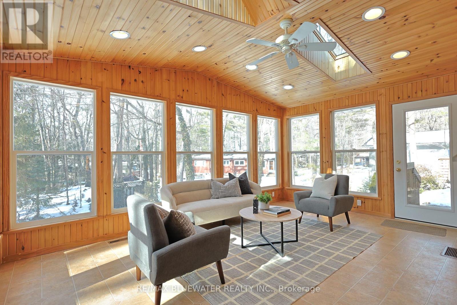 10300 Pines Parkway, Lambton Shores, Ontario  N0M 1T0 - Photo 22 - X12836838