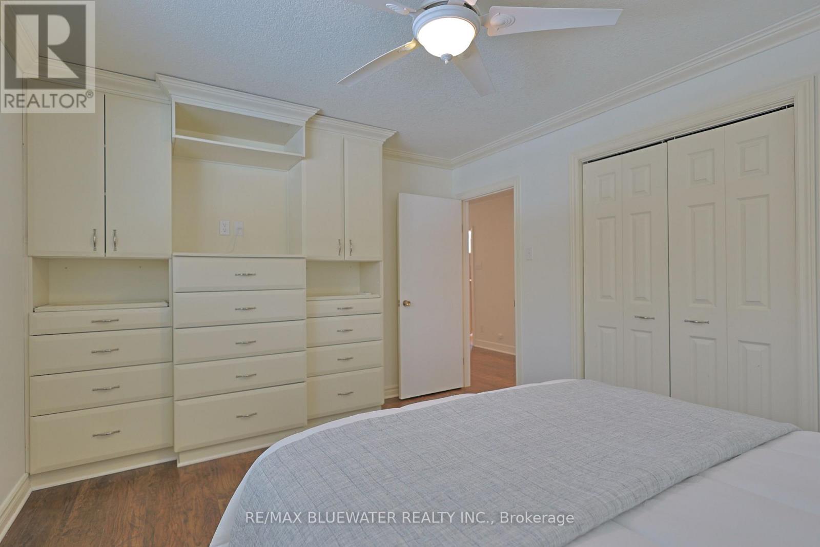 10300 Pines Parkway, Lambton Shores, Ontario  N0M 1T0 - Photo 25 - X12836838