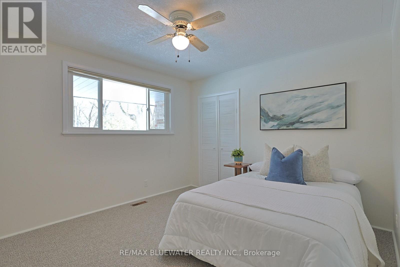 10300 Pines Parkway, Lambton Shores, Ontario  N0M 1T0 - Photo 26 - X12836838