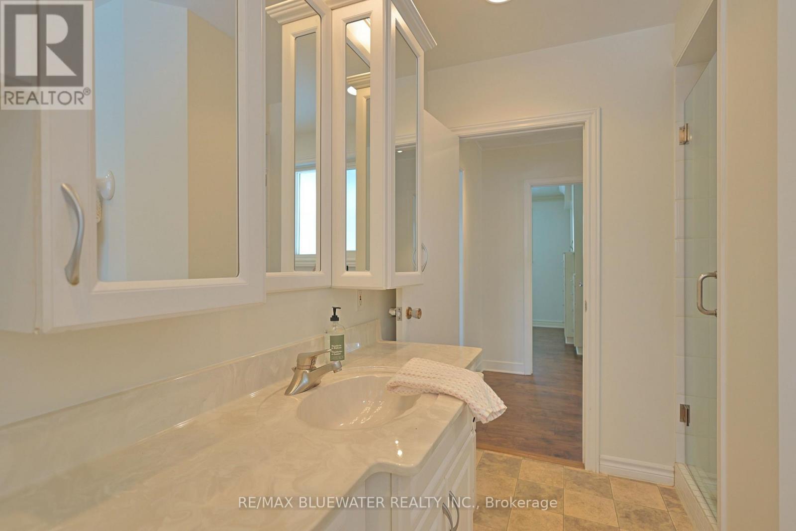 10300 Pines Parkway, Lambton Shores, Ontario  N0M 1T0 - Photo 30 - X12836838