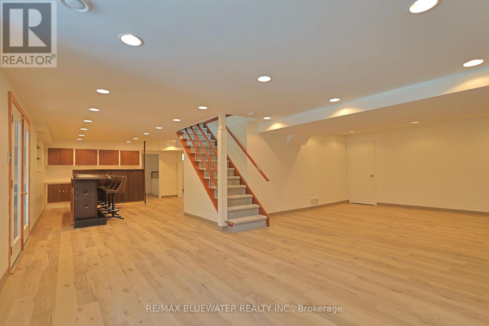 10300 Pines Parkway, Lambton Shores, Ontario  N0M 1T0 - Photo 31 - X12836838