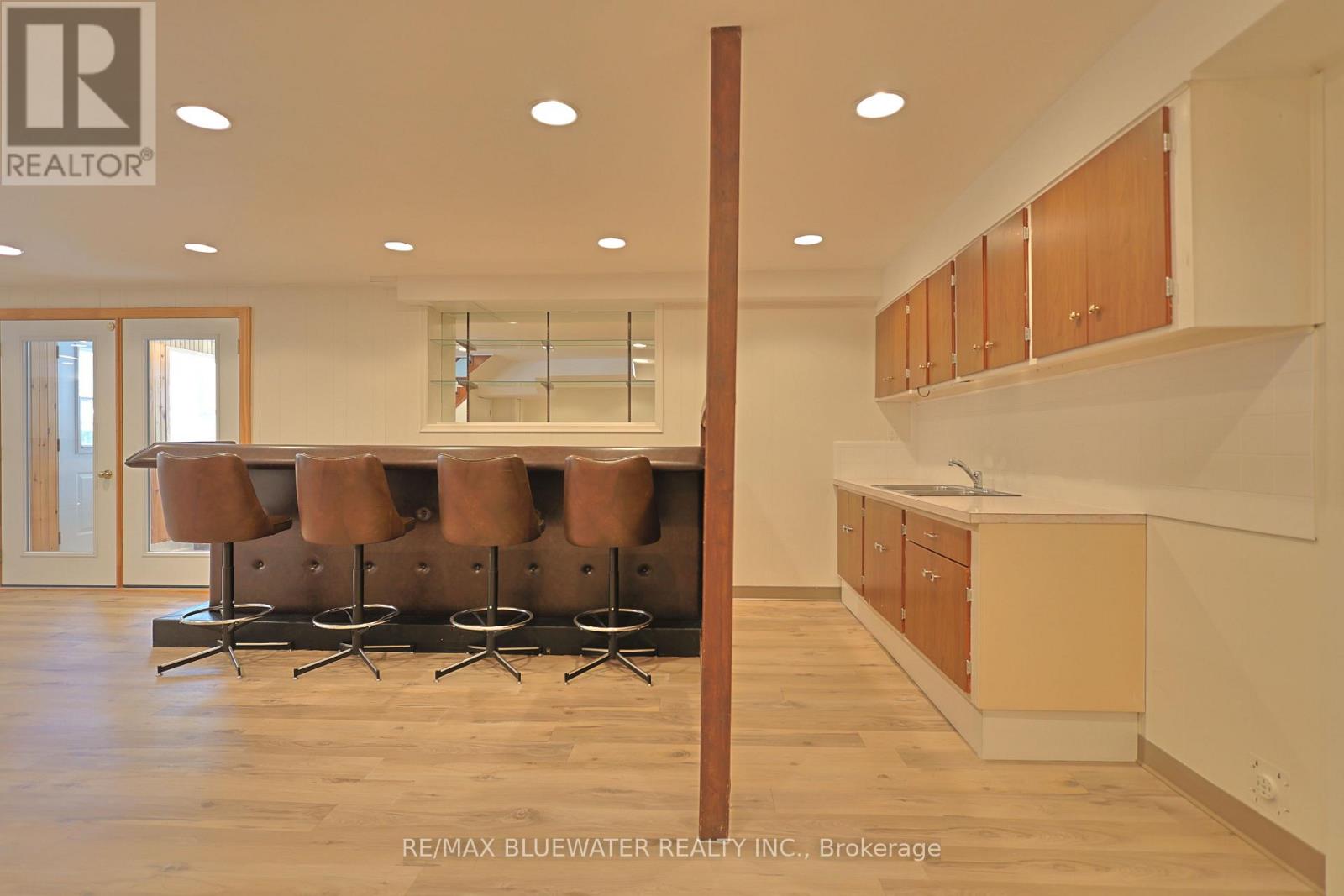 10300 Pines Parkway, Lambton Shores, Ontario  N0M 1T0 - Photo 34 - X12836838