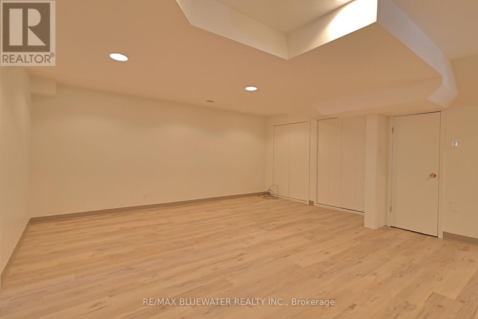 10300 Pines Parkway, Lambton Shores, Ontario  N0M 1T0 - Photo 35 - X12836838