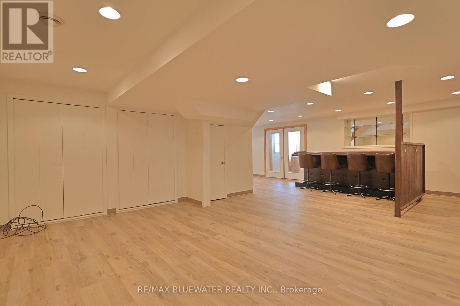 10300 Pines Parkway, Lambton Shores, Ontario  N0M 1T0 - Photo 36 - X12836838