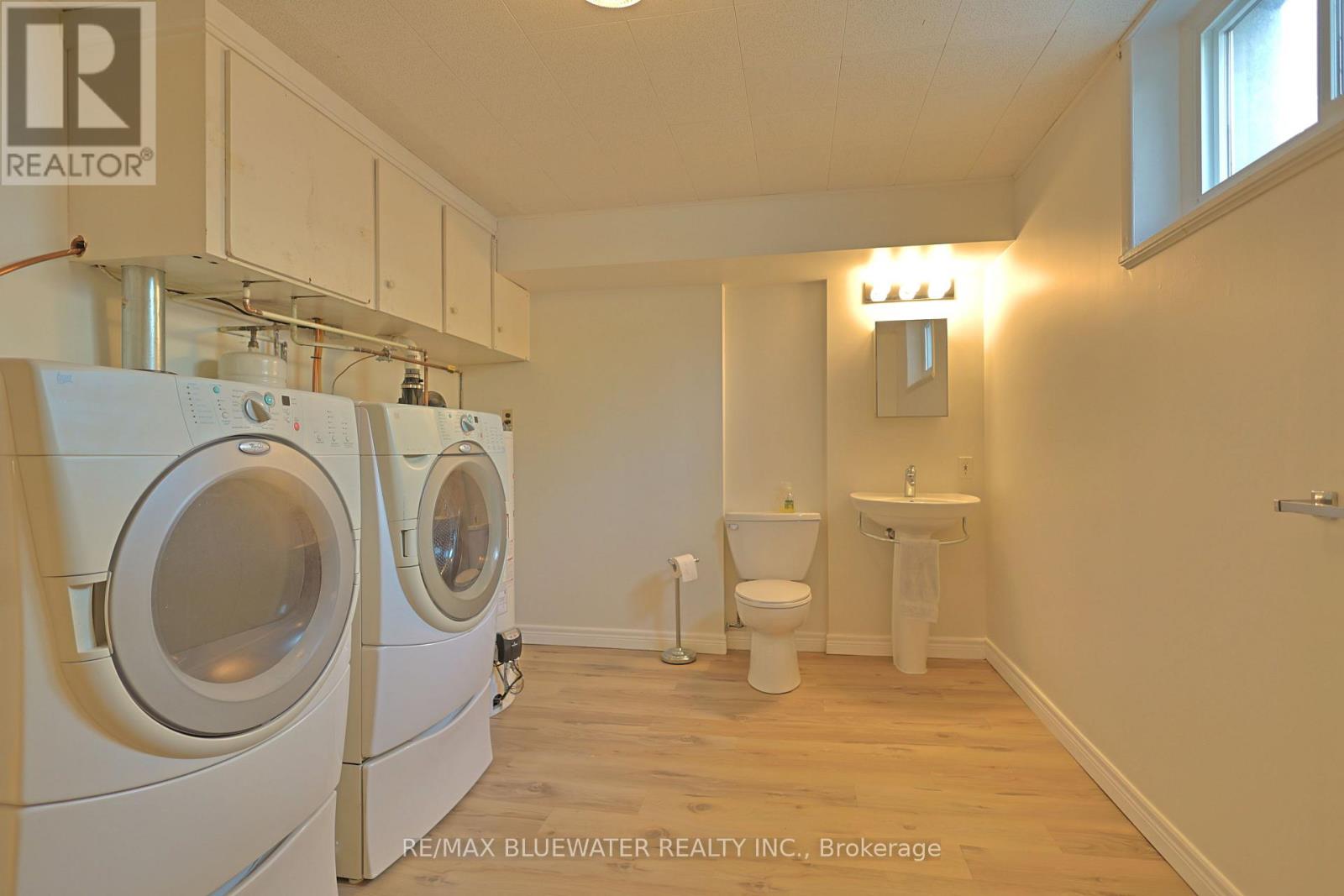 10300 Pines Parkway, Lambton Shores, Ontario  N0M 1T0 - Photo 38 - X12836838