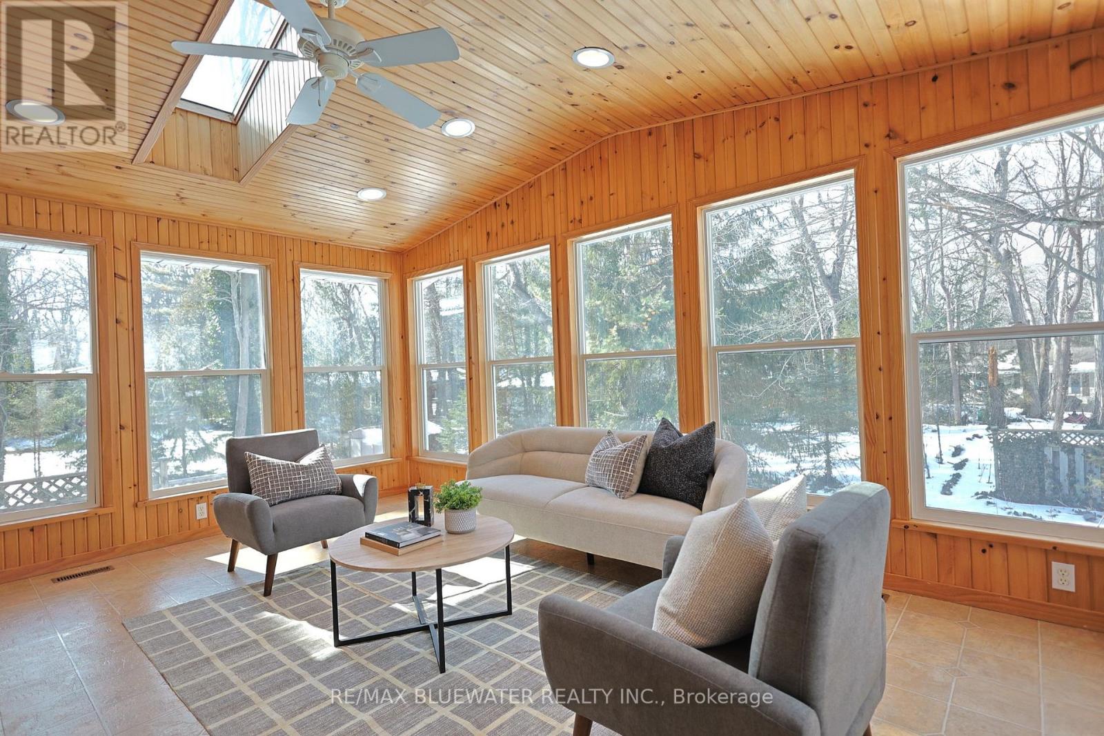 10300 Pines Parkway, Lambton Shores, Ontario  N0M 1T0 - Photo 4 - X12836838