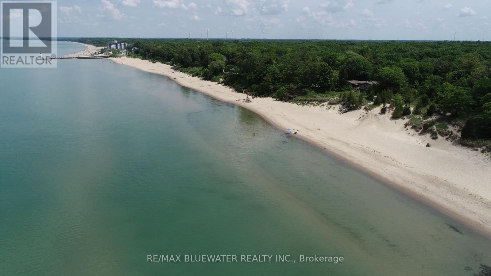 10300 Pines Parkway, Lambton Shores, Ontario  N0M 1T0 - Photo 48 - X12836838