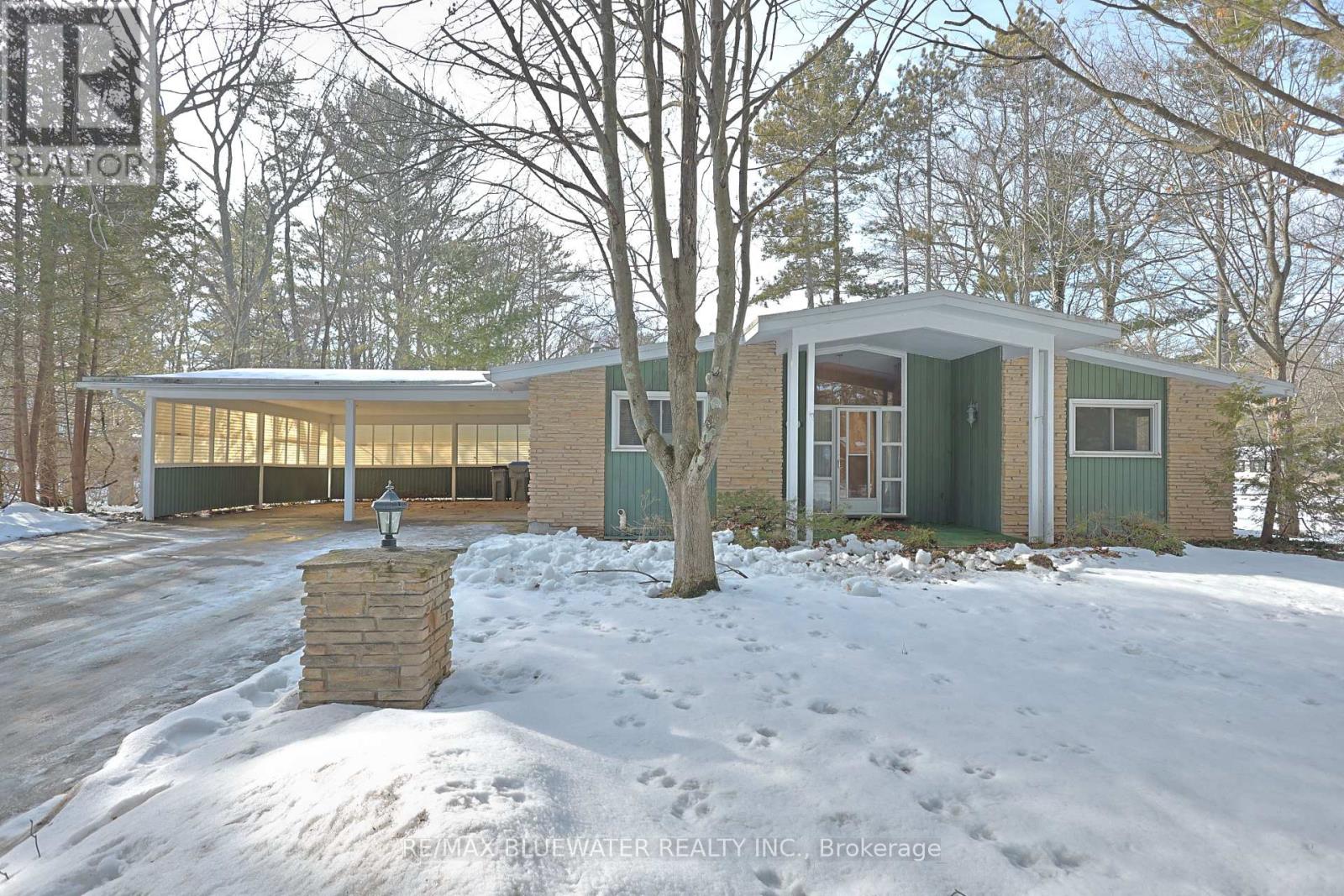 10318 RIVERSIDE DRIVE, Lambton Shores, Ontario