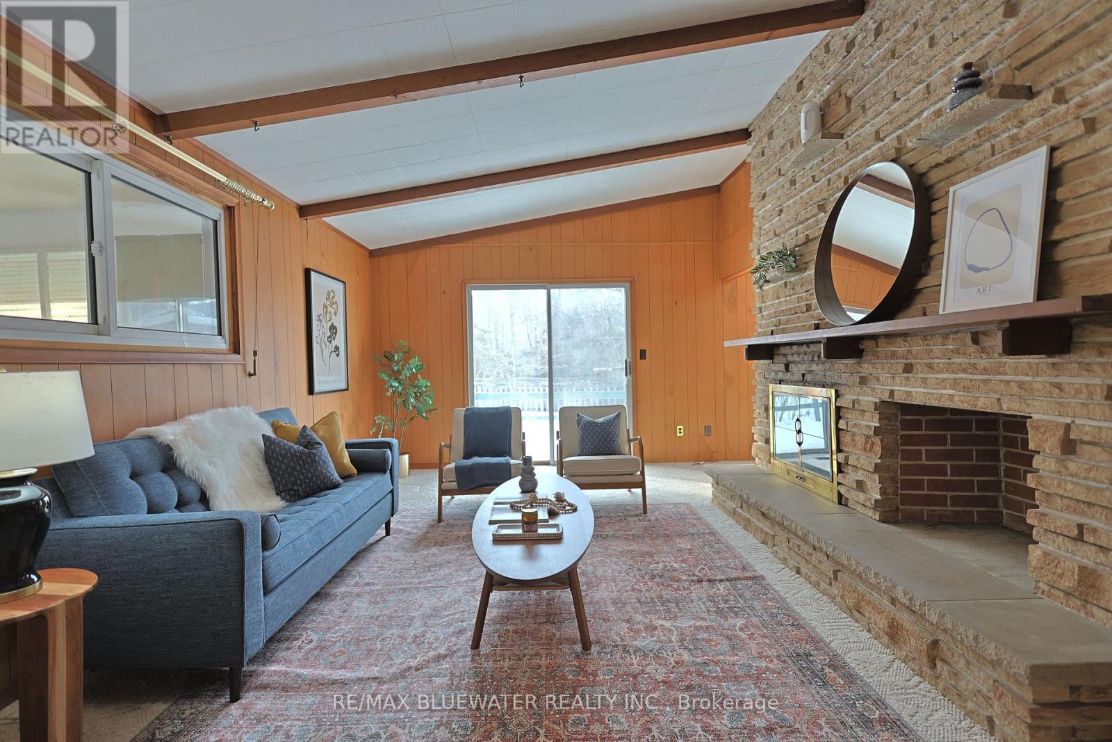 10318 Riverside Drive, Lambton Shores, Ontario  N0M 1T0 - Photo 10 - X12836844