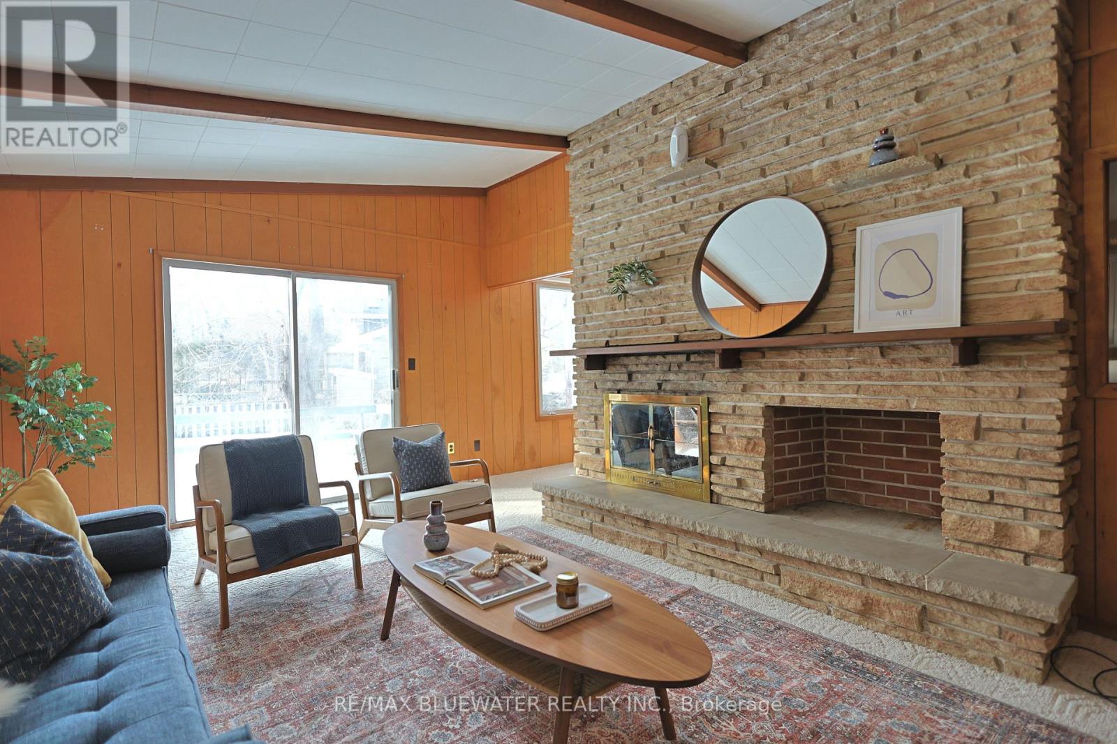 10318 Riverside Drive, Lambton Shores, Ontario  N0M 1T0 - Photo 11 - X12836844