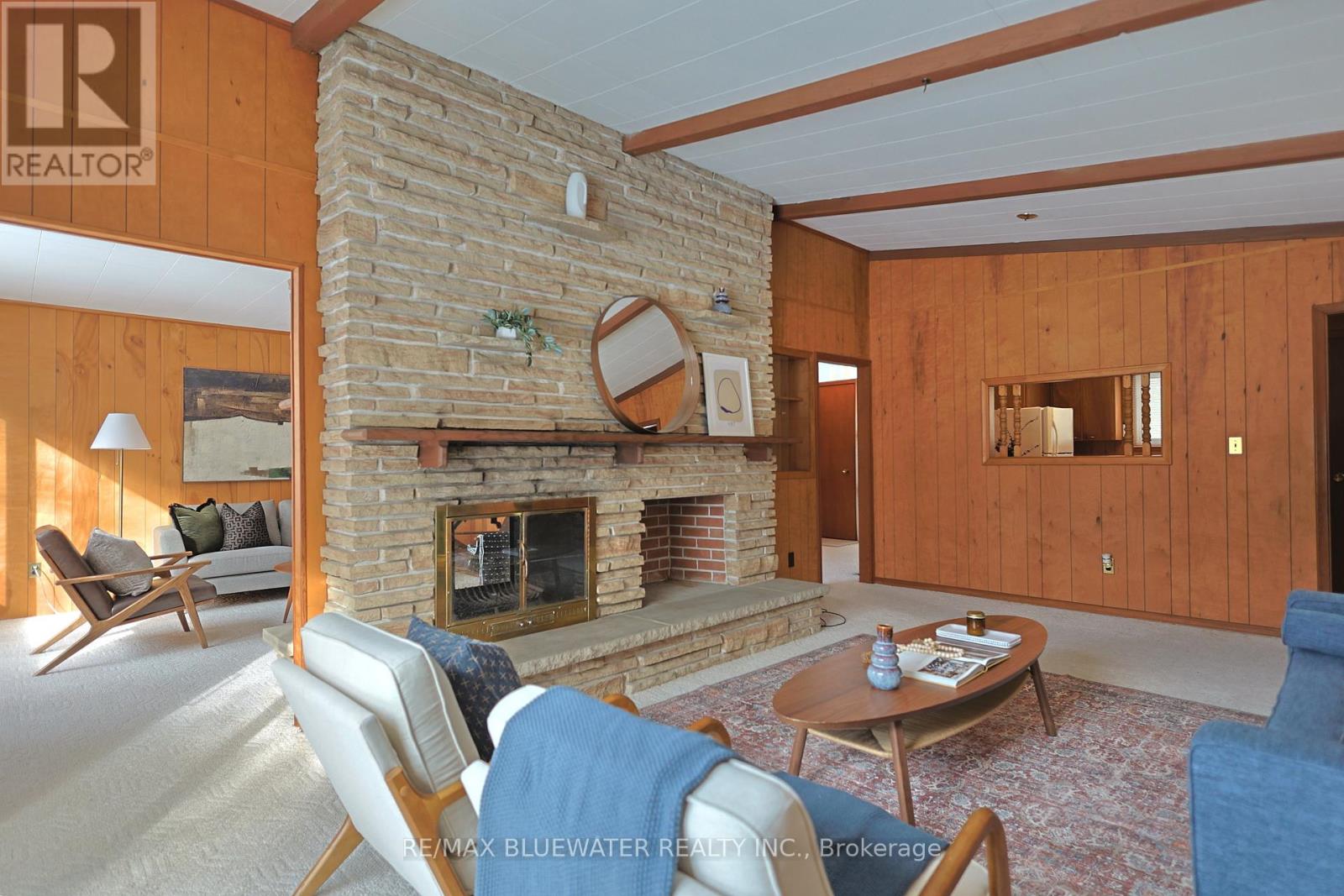 10318 Riverside Drive, Lambton Shores, Ontario  N0M 1T0 - Photo 12 - X12836844