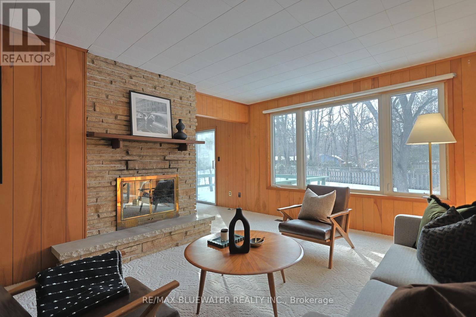 10318 Riverside Drive, Lambton Shores, Ontario  N0M 1T0 - Photo 15 - X12836844