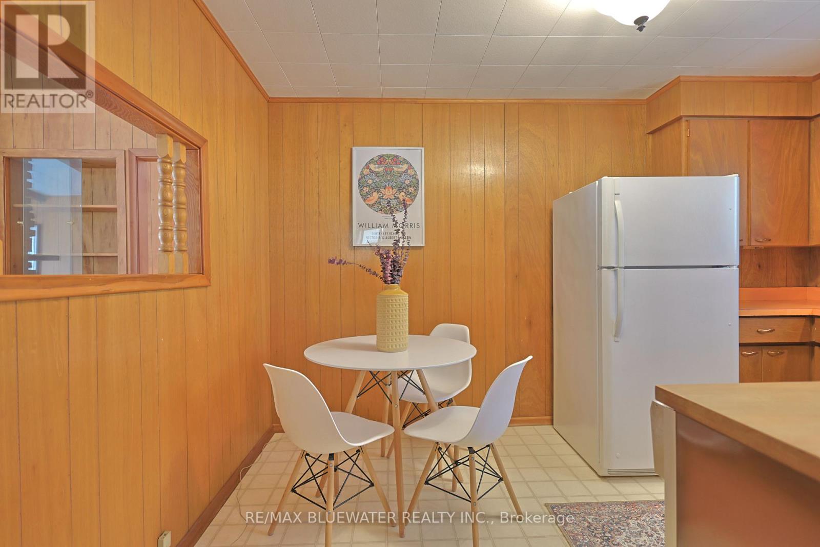 10318 Riverside Drive, Lambton Shores, Ontario  N0M 1T0 - Photo 16 - X12836844