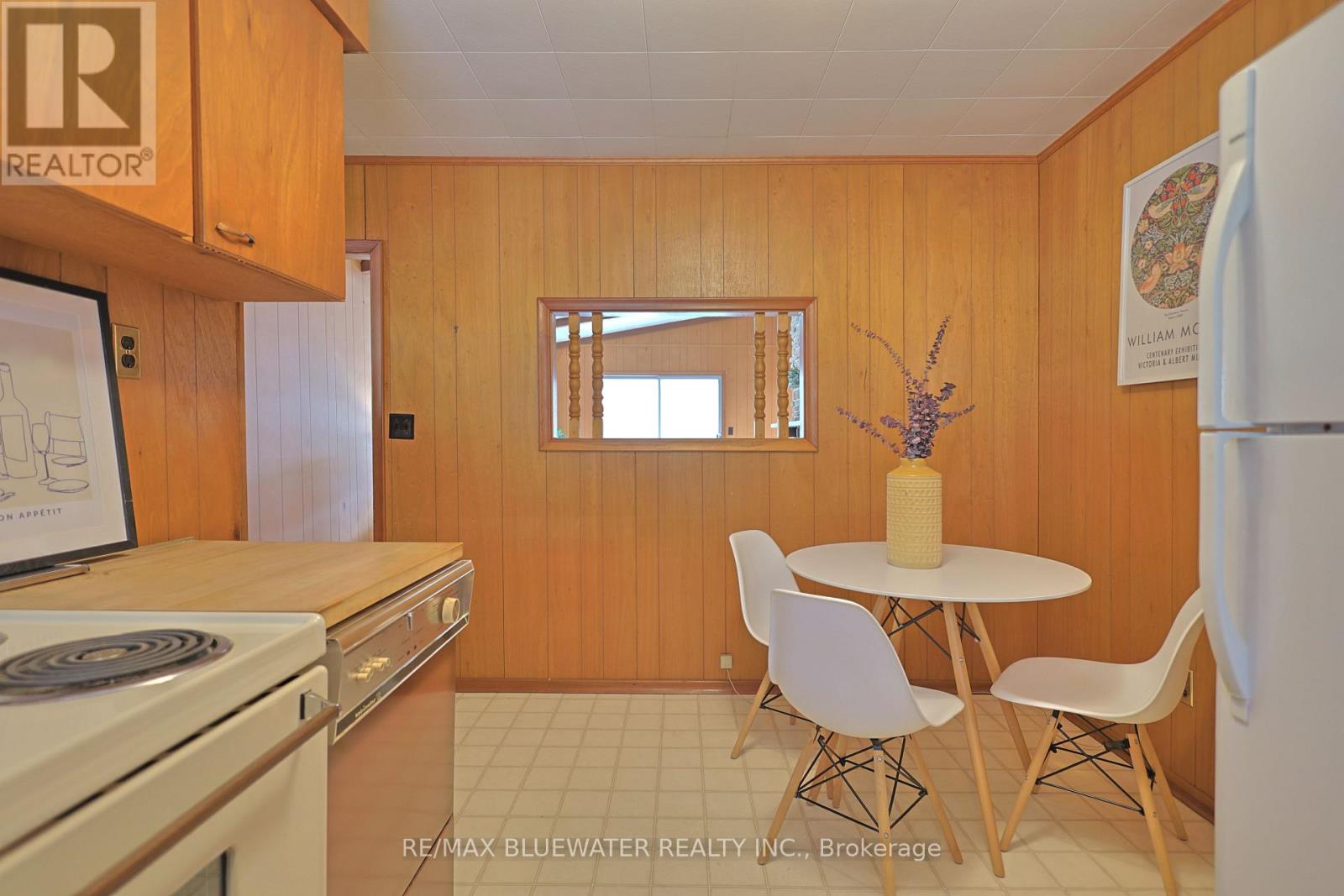 10318 Riverside Drive, Lambton Shores, Ontario  N0M 1T0 - Photo 17 - X12836844