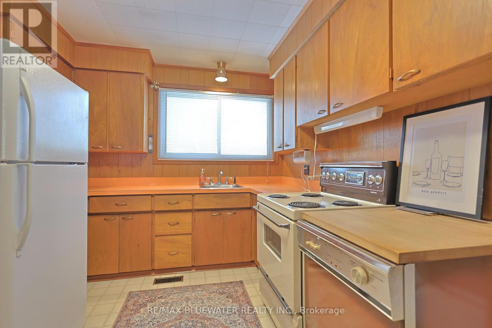 10318 Riverside Drive, Lambton Shores, Ontario  N0M 1T0 - Photo 18 - X12836844