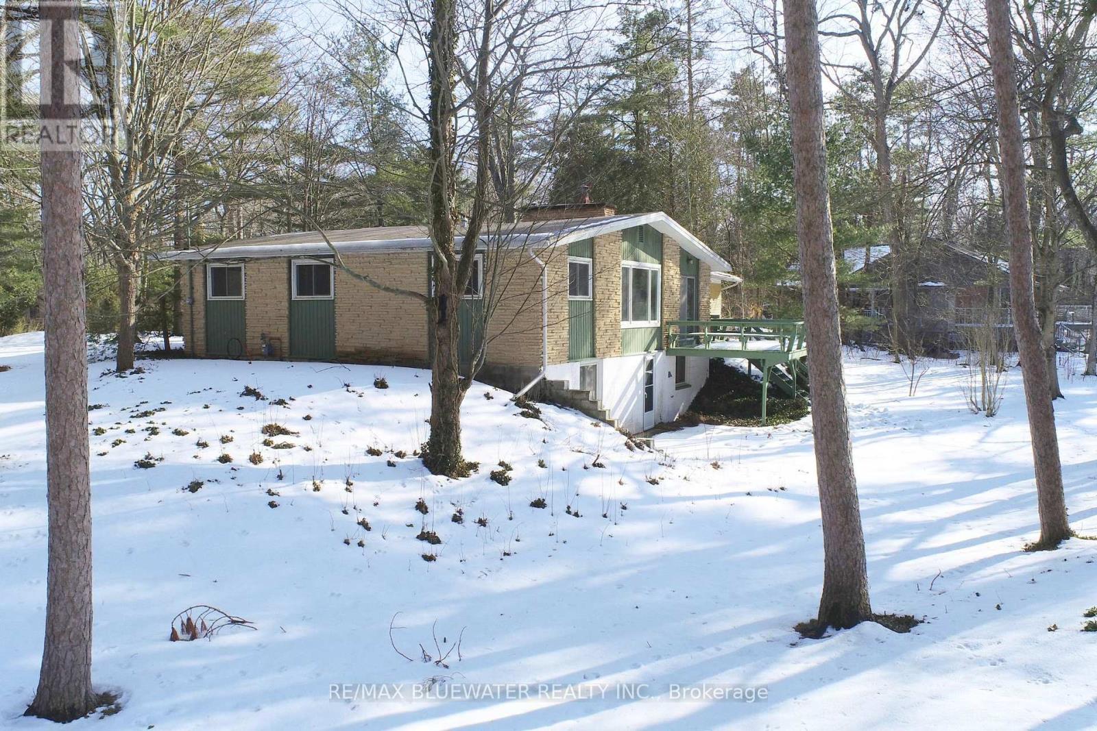 10318 Riverside Drive, Lambton Shores, Ontario  N0M 1T0 - Photo 2 - X12836844