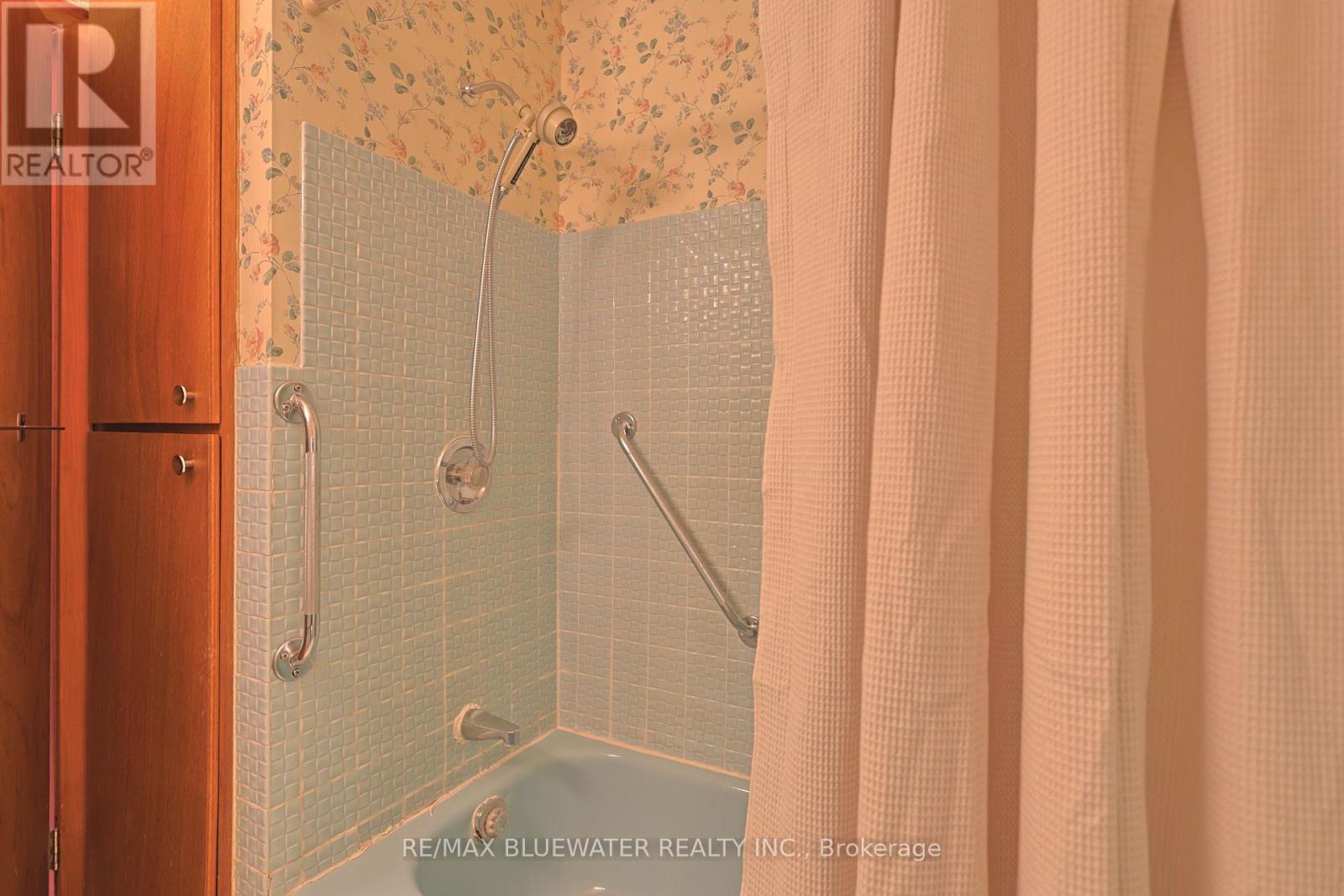 10318 Riverside Drive, Lambton Shores, Ontario  N0M 1T0 - Photo 26 - X12836844