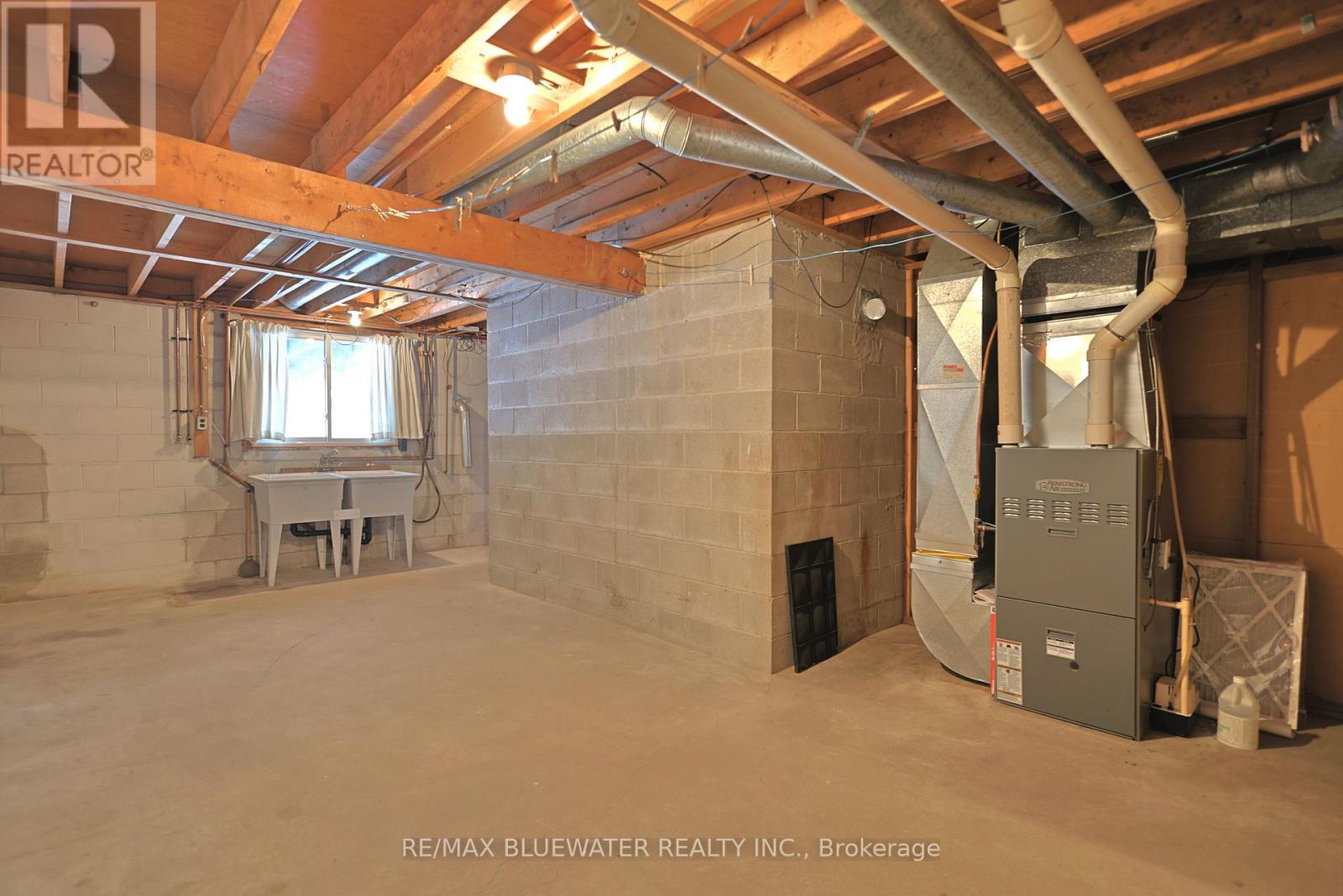 10318 Riverside Drive, Lambton Shores, Ontario  N0M 1T0 - Photo 31 - X12836844