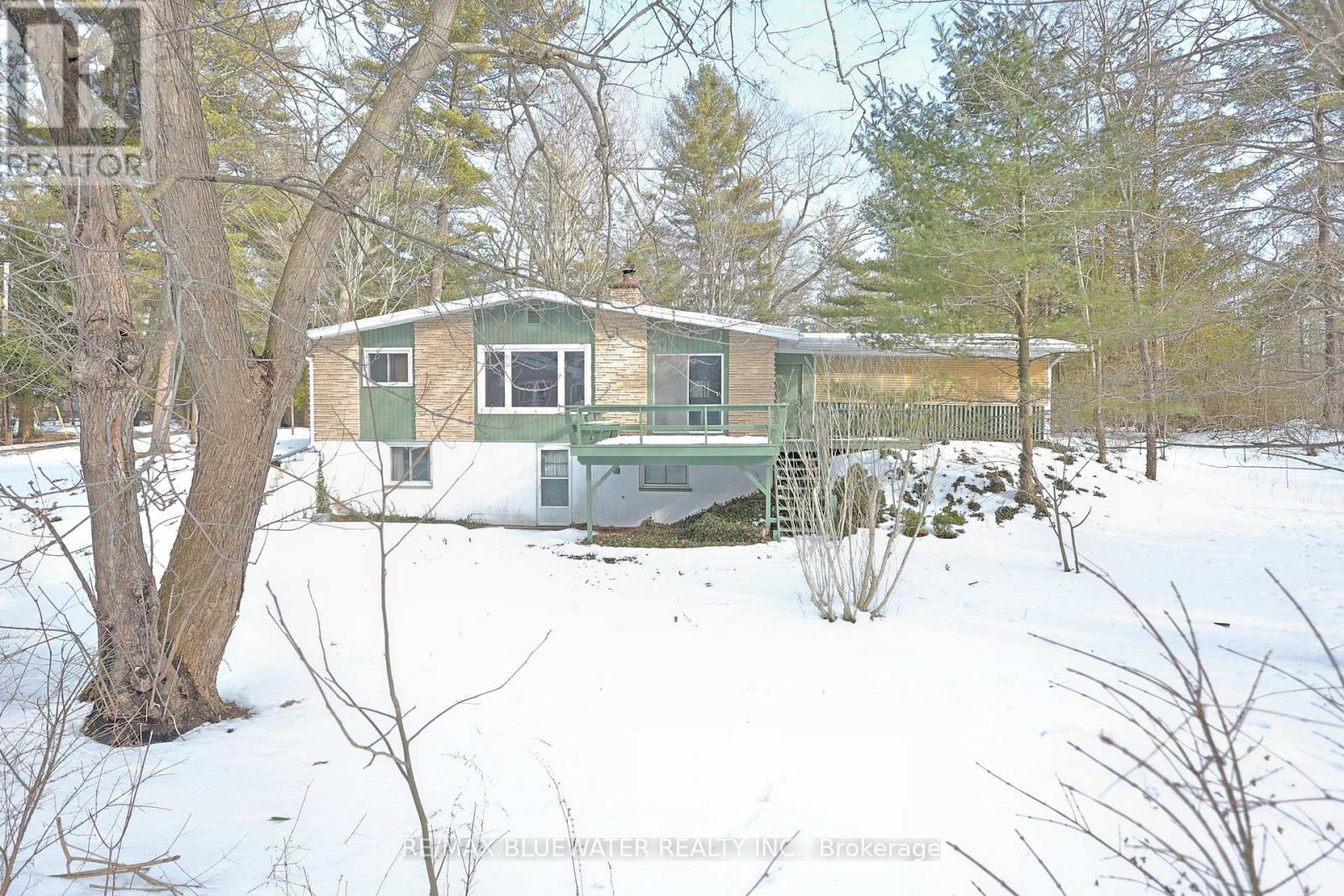 10318 Riverside Drive, Lambton Shores, Ontario  N0M 1T0 - Photo 35 - X12836844