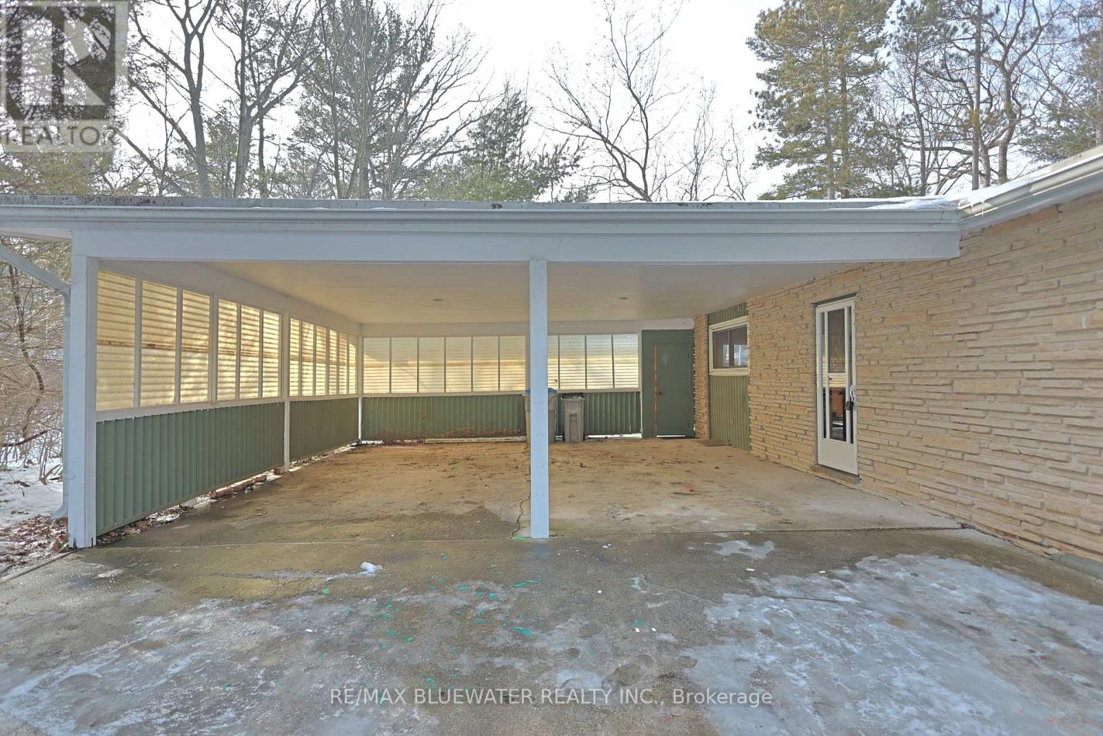 10318 Riverside Drive, Lambton Shores, Ontario  N0M 1T0 - Photo 36 - X12836844