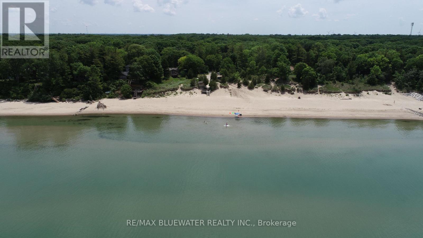 10318 Riverside Drive, Lambton Shores, Ontario  N0M 1T0 - Photo 38 - X12836844