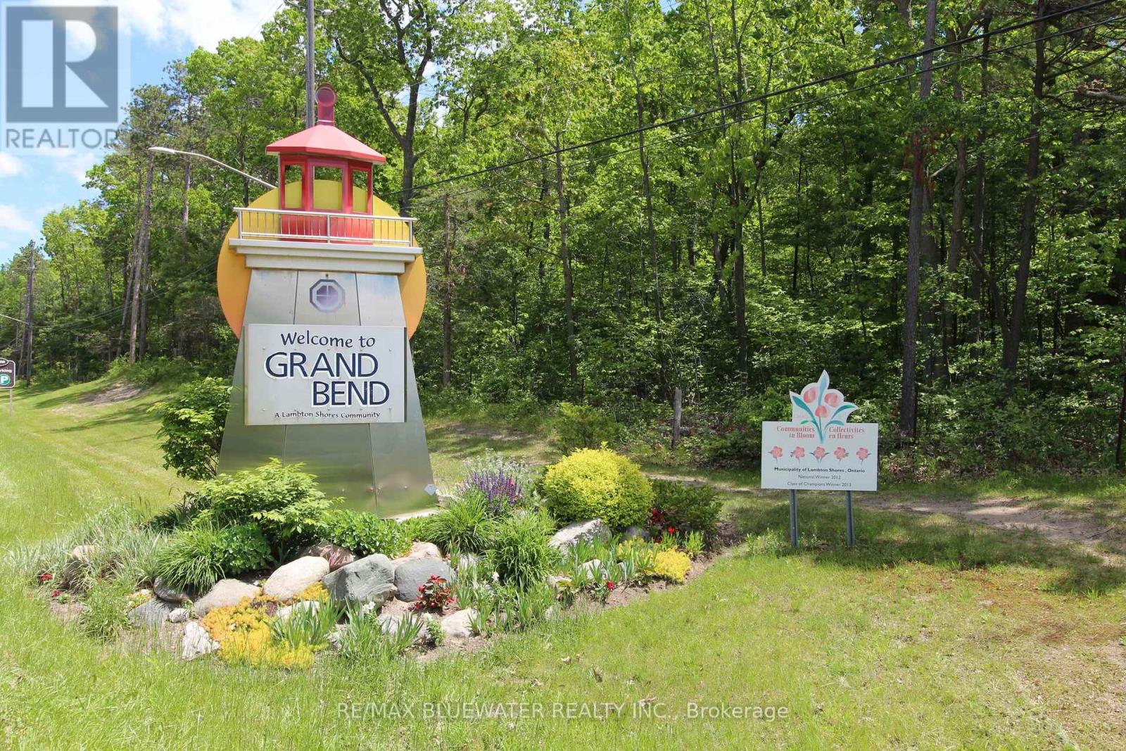 10318 Riverside Drive, Lambton Shores, Ontario  N0M 1T0 - Photo 42 - X12836844