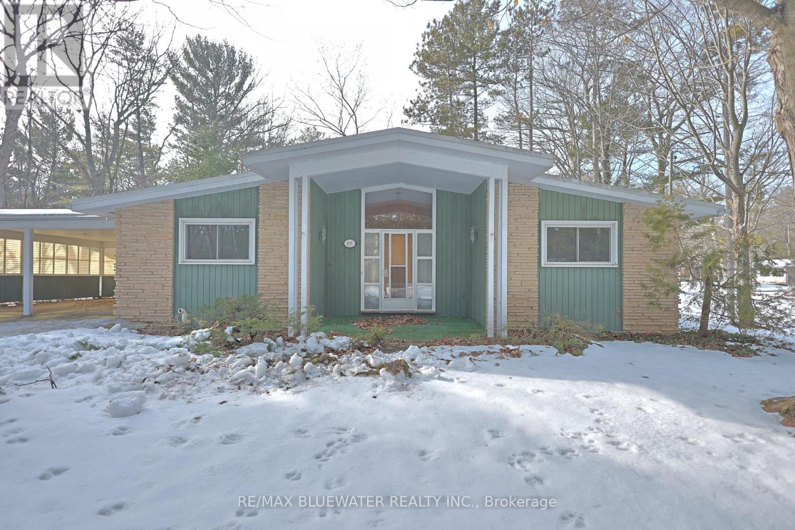 10318 Riverside Drive, Lambton Shores, Ontario  N0M 1T0 - Photo 7 - X12836844