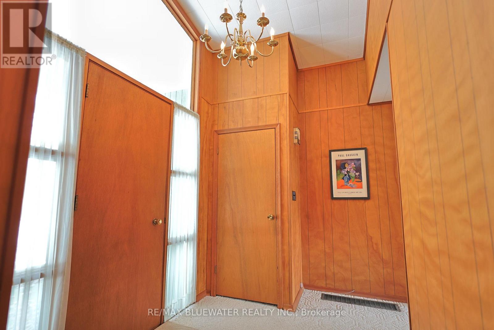 10318 Riverside Drive, Lambton Shores, Ontario  N0M 1T0 - Photo 8 - X12836844