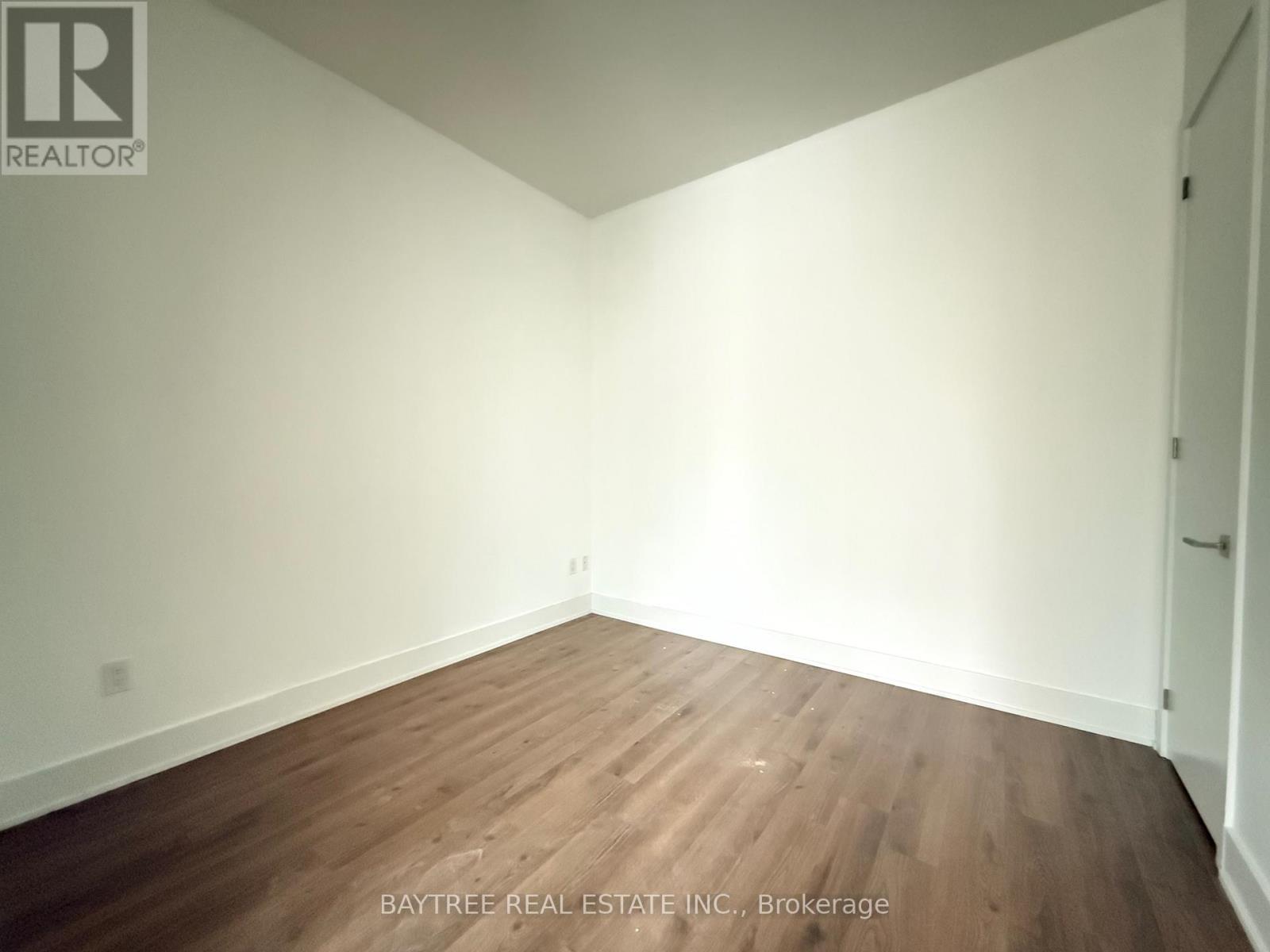 425 - 111 St Clair Avenue W, Toronto, Ontario  M4V 1N5 - Photo 3 - C12808428