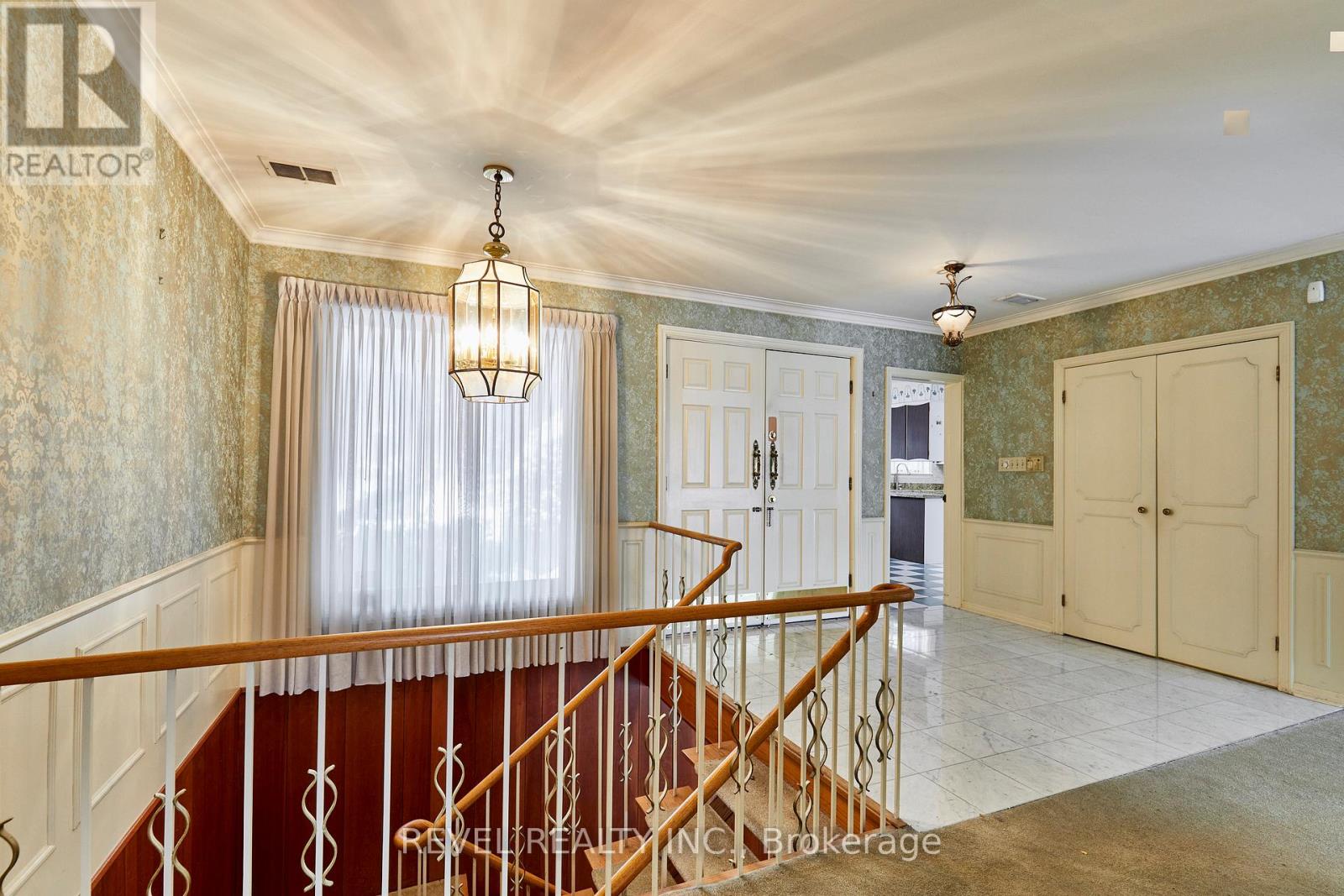 124 Forest Heights Boulevard, Toronto, Ontario  M2L 2K8 - Photo 9 - C12836894