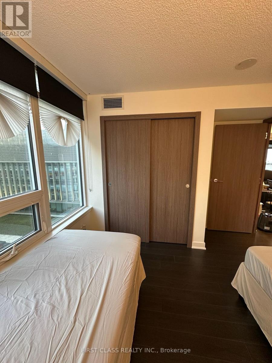 1111 - 19 Bathurst Street, Toronto, Ontario  M5V 0N2 - Photo 3 - C12836920