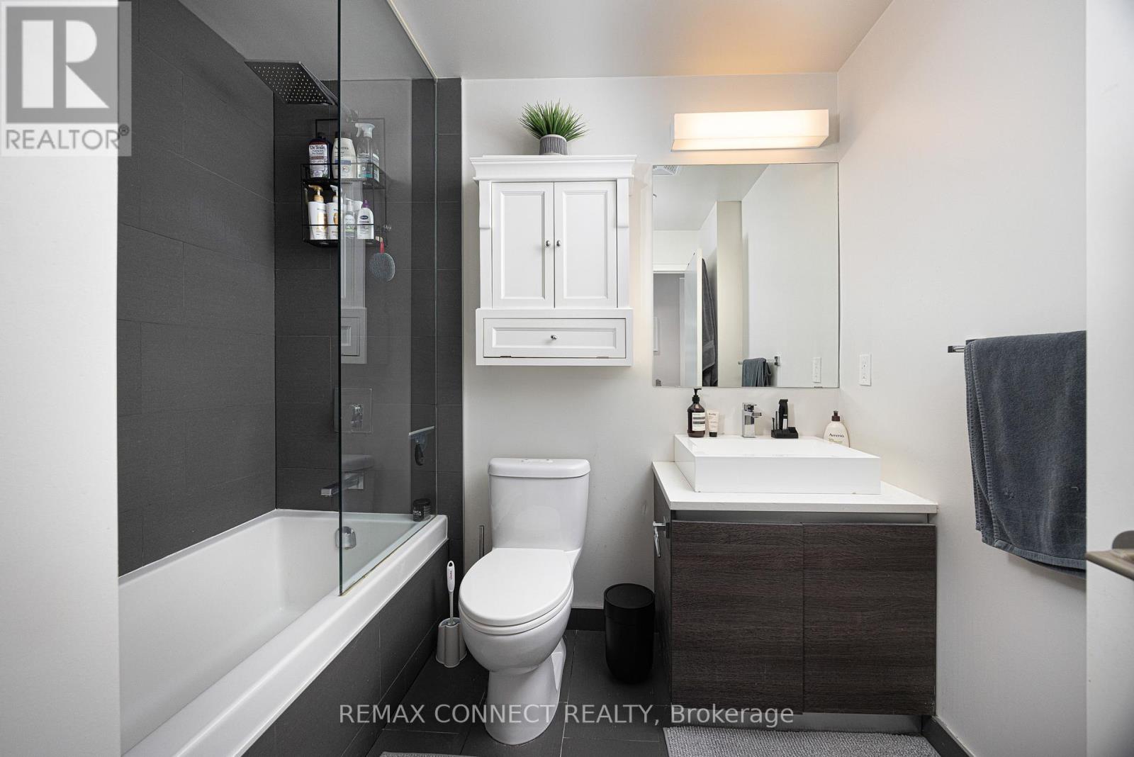 1216 - 111 Bathurst Street, Toronto, Ontario  M5V 0M9 - Photo 15 - C12836934