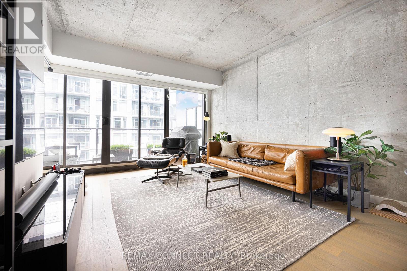 1216 - 111 Bathurst Street, Toronto, Ontario  M5V 0M9 - Photo 2 - C12836934