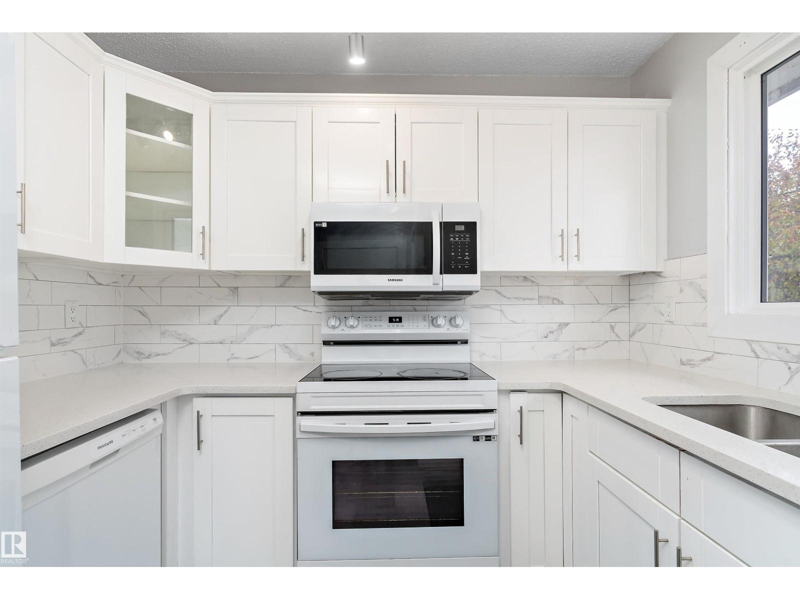 3214 71 St Nw, Edmonton, Alberta  T6K 1K9 - Photo 8 - E4475555