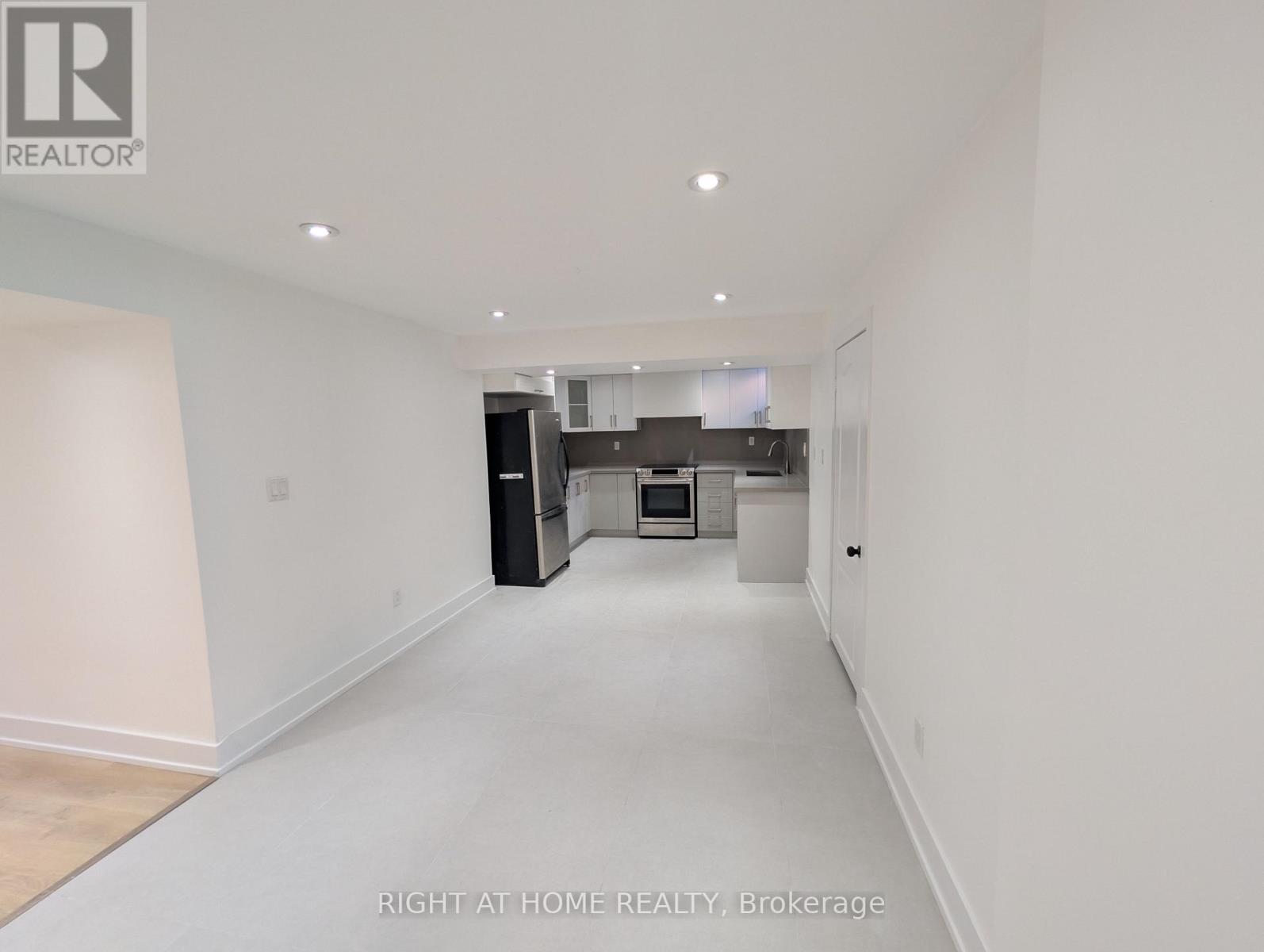 Basement - 27 Shale Drive, Ajax (Central West), Ontario  L1T 3V9 - Photo 2 - E12836872