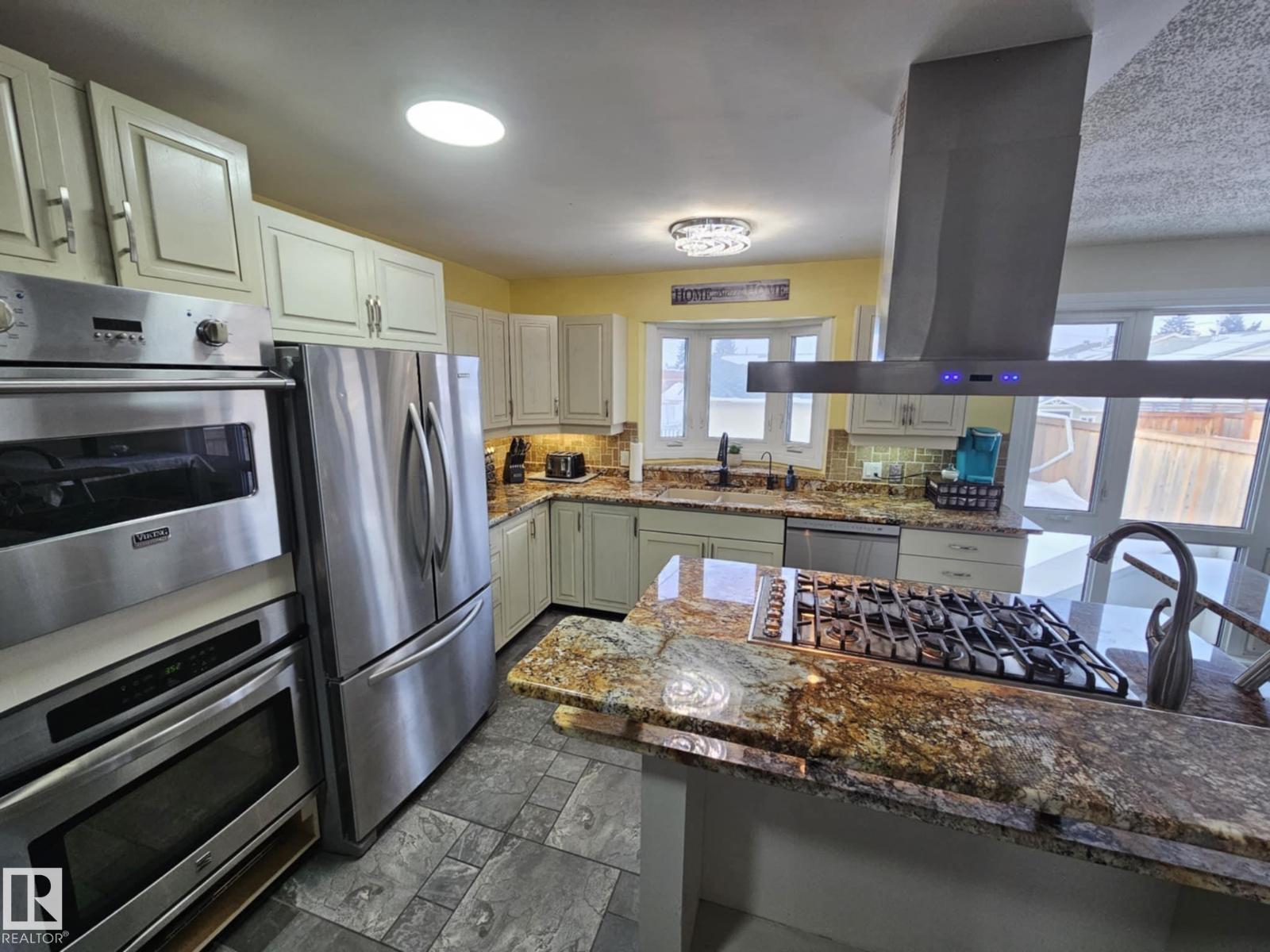 8512 131 AV NW, Edmonton, Alberta