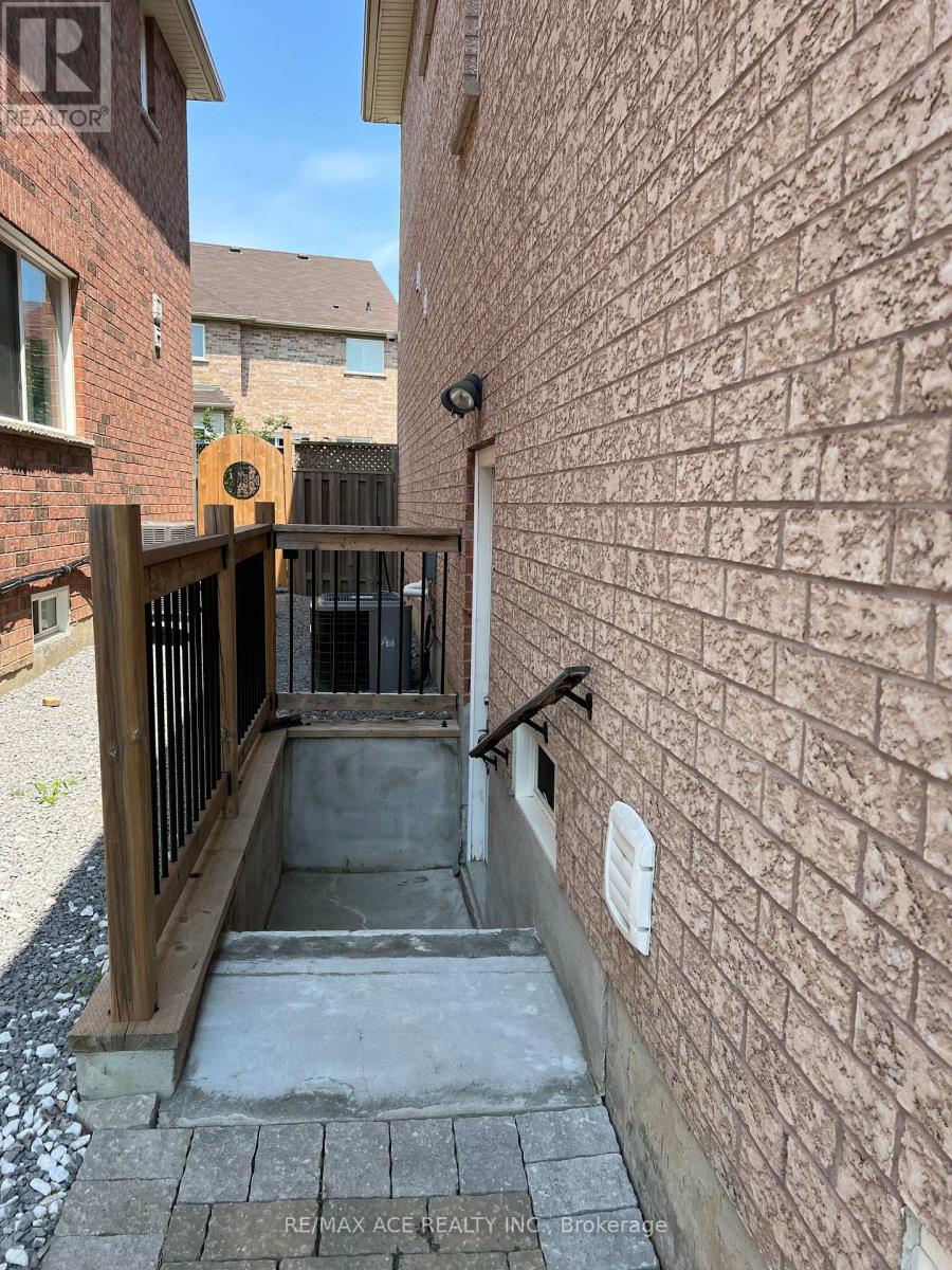 Bsmt - 15 Settlers Ridge Street, Markham (Wismer), Ontario  L6E 1C8 - Photo 2 - N12836846