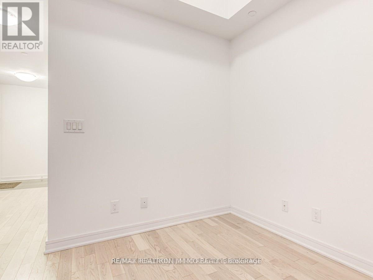 9199 Yonge Street, Richmond Hill (Langstaff), Ontario  L4C 1H7 - Photo 5 - N12836848